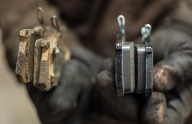 Замена тормозных колодок Пежо 2008 (подробные фото и видео)