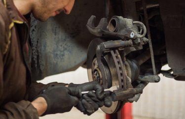 Замена тормозных колодок Пежо 2008 (подробные фото и видео)