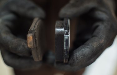 Замена тормозных колодок Пежо 2008 (подробные фото и видео)