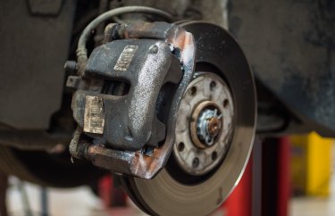 Замена тормозных колодок Пежо 2008 (подробные фото и видео)