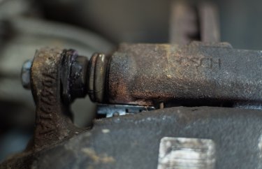 Замена тормозных колодок Пежо 2008 (подробные фото и видео)