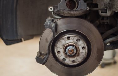 Замена тормозных колодок Пежо 2008 (подробные фото и видео)