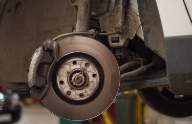 Замена тормозных колодок Пежо 2008 (подробные фото и видео)