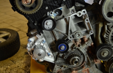 Помпа и ролики Пежо 407