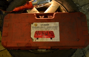 Спец инструмент Пежо Ситроен для установки фаз газораспределения.