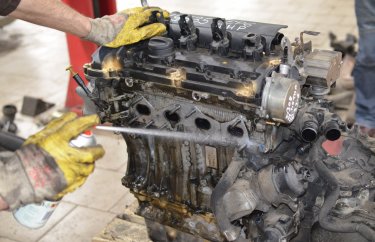 Замываем выпускной коллектор Пежо 308