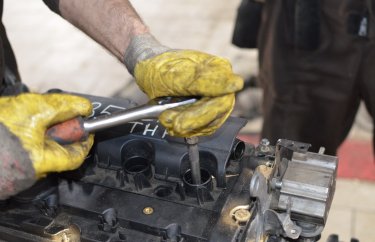 Замена свечей зажигания Пежо 308