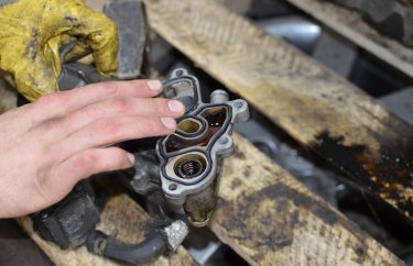 Замена прокладок масляного насоса Пежо 308