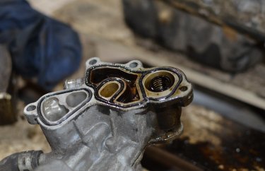 Замена прокладок масляного насоса двигателя ЕР6