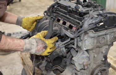 Снимаем впускной коллектор двигателя Пежо 308