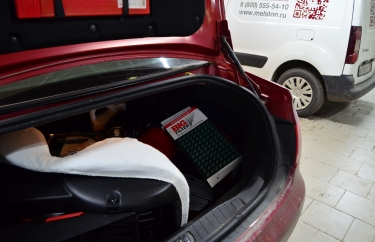 Старые запчасти Пежо 408 в багажник