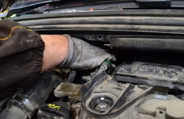 Замена топливного фильтра Пежо 408