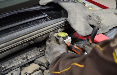 Замена воздушного фильтра Пежо 408