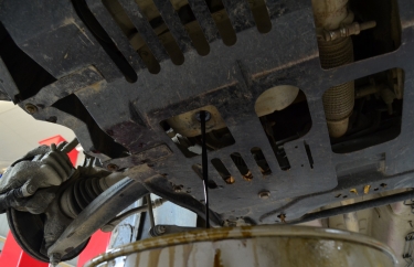 Слив масла двигателя Пежо 408