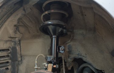 Диагностика подвески и замена амортизаторов Пежо 4007 (подробные фото и видео)