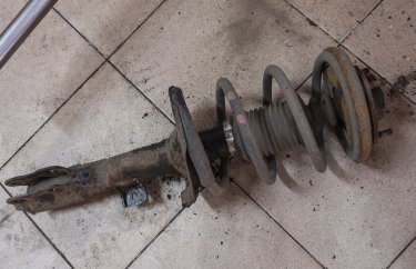 Диагностика подвески и замена амортизаторов Пежо 4007 (подробные фото и видео)