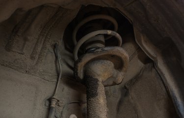 Диагностика подвески и замена амортизаторов Пежо 4007 (подробные фото и видео)