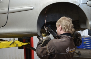 Установка восстановленной балки Пежо 206