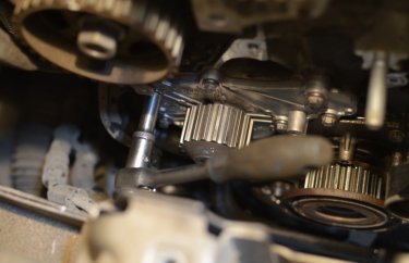 Процесс снятия ремня ГРМ с Пежо Партнер