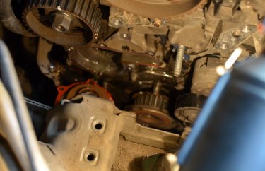 Процесс снятия ремня ГРМ с Пежо Партнер