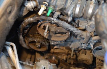 Процесс снятия ремня ГРМ с Пежо Партнер