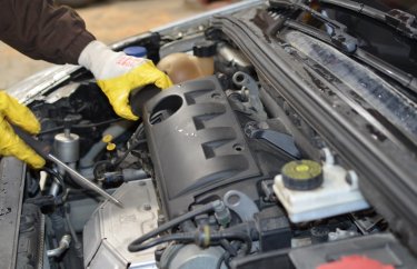 Снимаем клапанную крышку Пежо 308