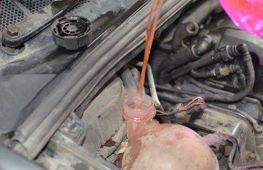 Заливаем охлаждающую жидкость Пежо 308