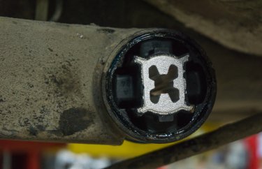 Замена сайлентблоков задней балки Пежо 308 (подробные фото и видео)