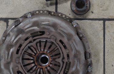 Изношенная корзина сцепления, вилка, выжимной подшипник Пежо Боксёр