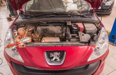 Заправка кондиционера Пежо/Ситроен (подробные фото и видео)