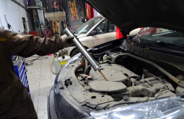 Залив масла в коробку